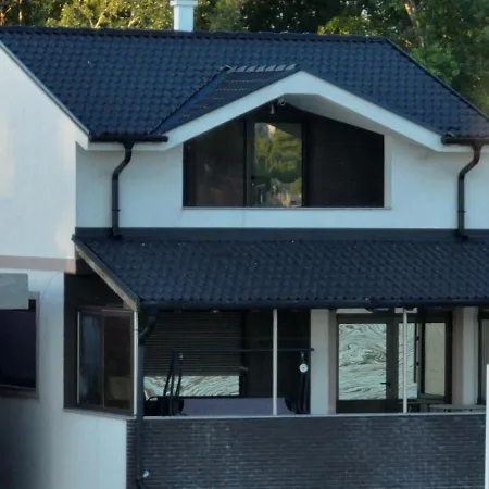 Villa River House *