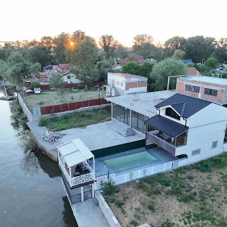 River House Villa *