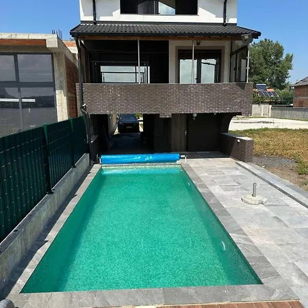 Villa River House *